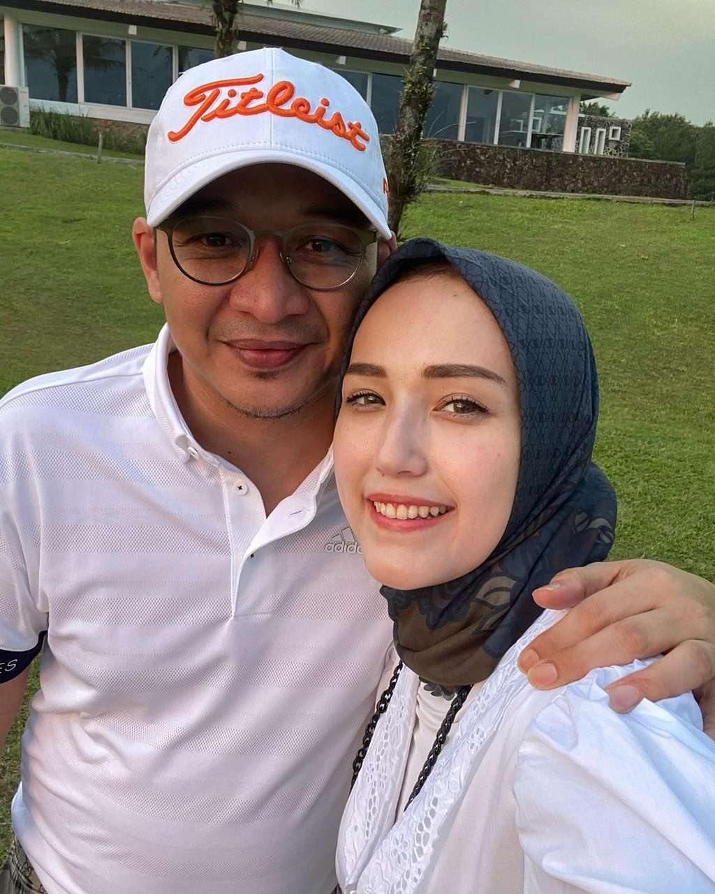 adelia pasha dan pasha ungu