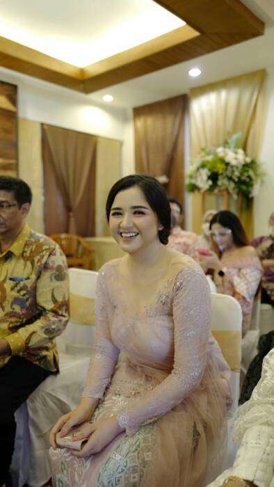 Tirani Dwitasari lamaran
