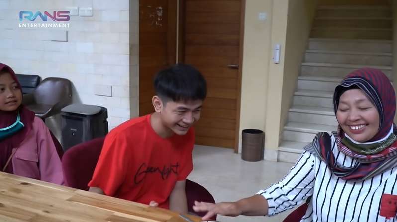 Kakak Dimas Ramadhan kembaran Raffi Ahmad