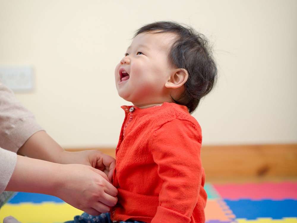 Jangan Biarkan Si Kecil 'Berteman' dengan Nyamuk, Pakai Minyak Telon ya, Bund!
