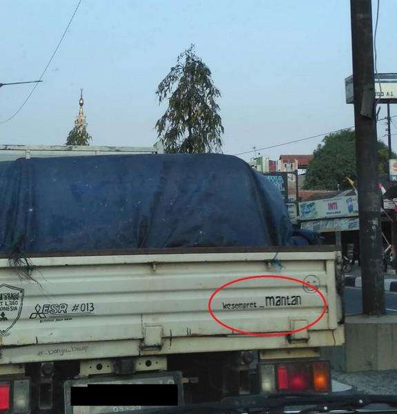Sopir truk ini pernah keserempet mantan rupanya.
