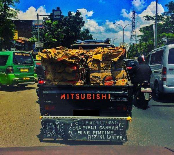 Tenar dan keren bukan jaminan rejeki lancar.