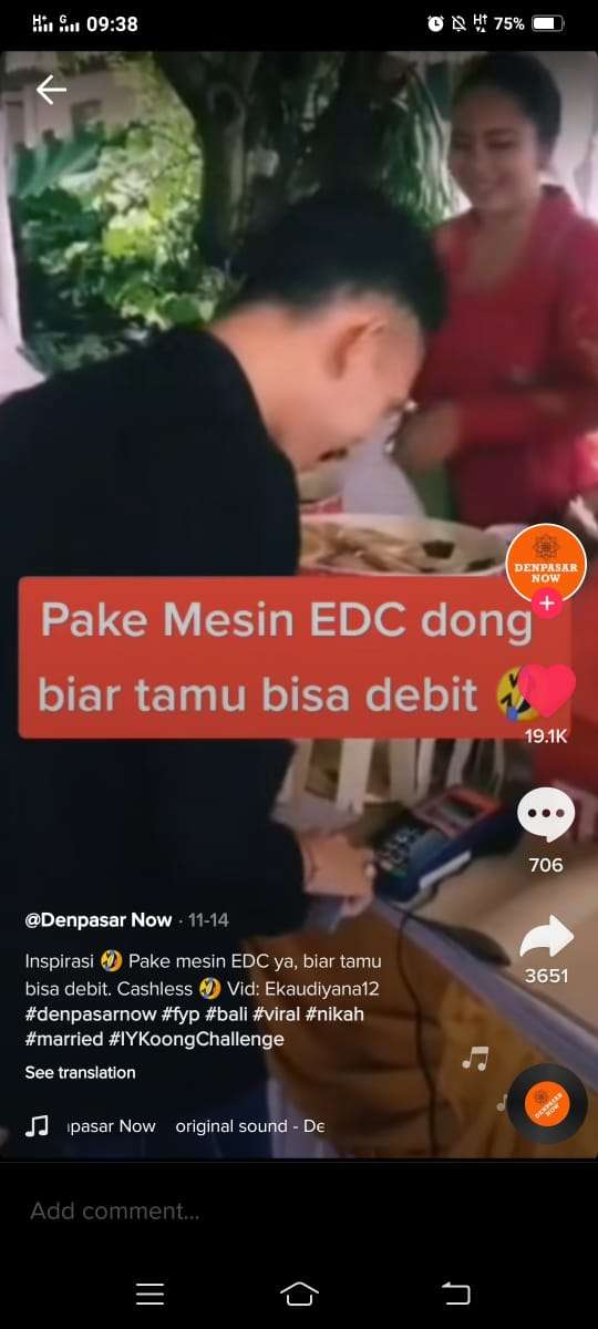 Gesek kartu untuk kondangan.