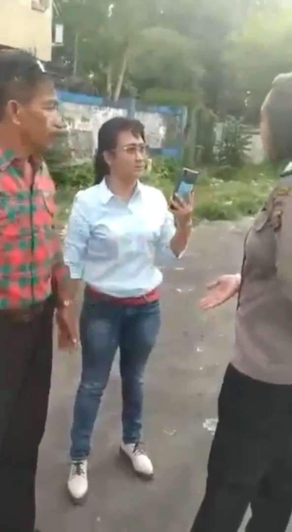 Polwan Ribut dengan Pria Mengaku Polisi