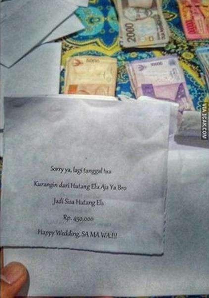 Lagi tanggal tua, nyumbangnya pakai utang ya.