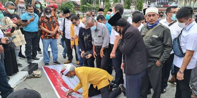 Massa Menolak Habib Rizieq di Pekan Baru