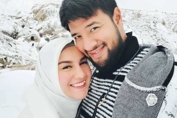 Aktor yang menikah dengan seleb blasteran