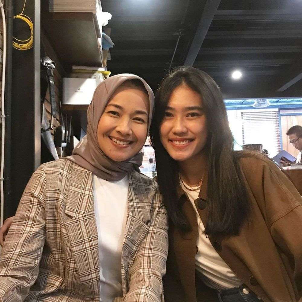 Seleb yang miliki hibungan saudara