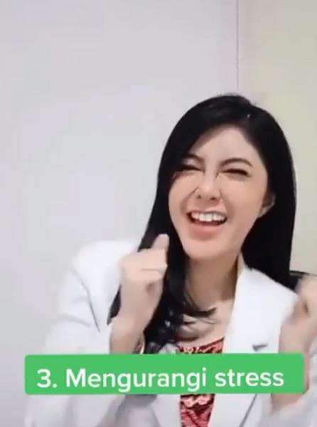 Stres juga bisa dikurangi dengan 'rajin' bercinta pagi hari.