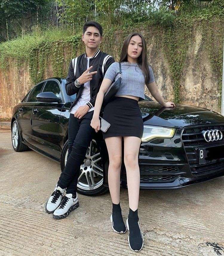 Seleb dapat kado mewah dari pasangan