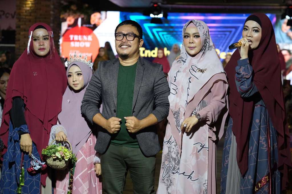 Kursein Karzai dan Wwiek Muslimah