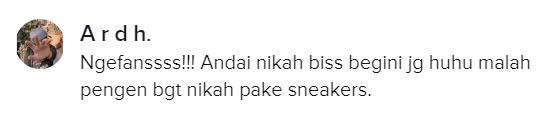 Bukan angkle boots tapi ingin menikah pakai sneakers.