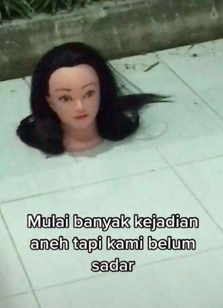 Mulai banyak kejadian aneh.