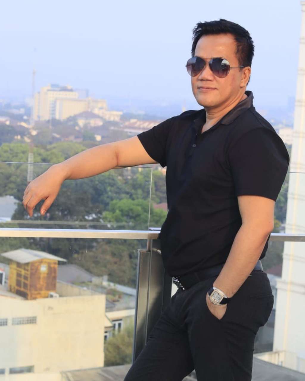HM Fitno Crazy Rich Pondok Indah HM Fitno Crazy Rich Pondok Indah