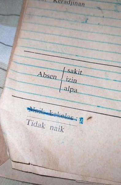 Ternyata sang nenek pernah tinggal kelas alias tidak naik.