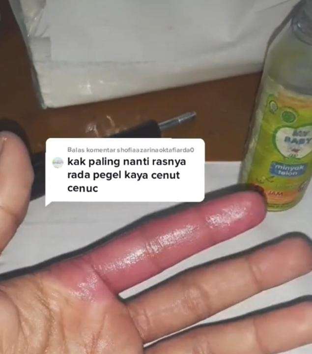 Jari nyangkut di tripod