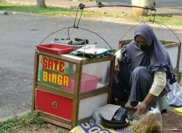 Bikin ngeri nih sate daging singa.
