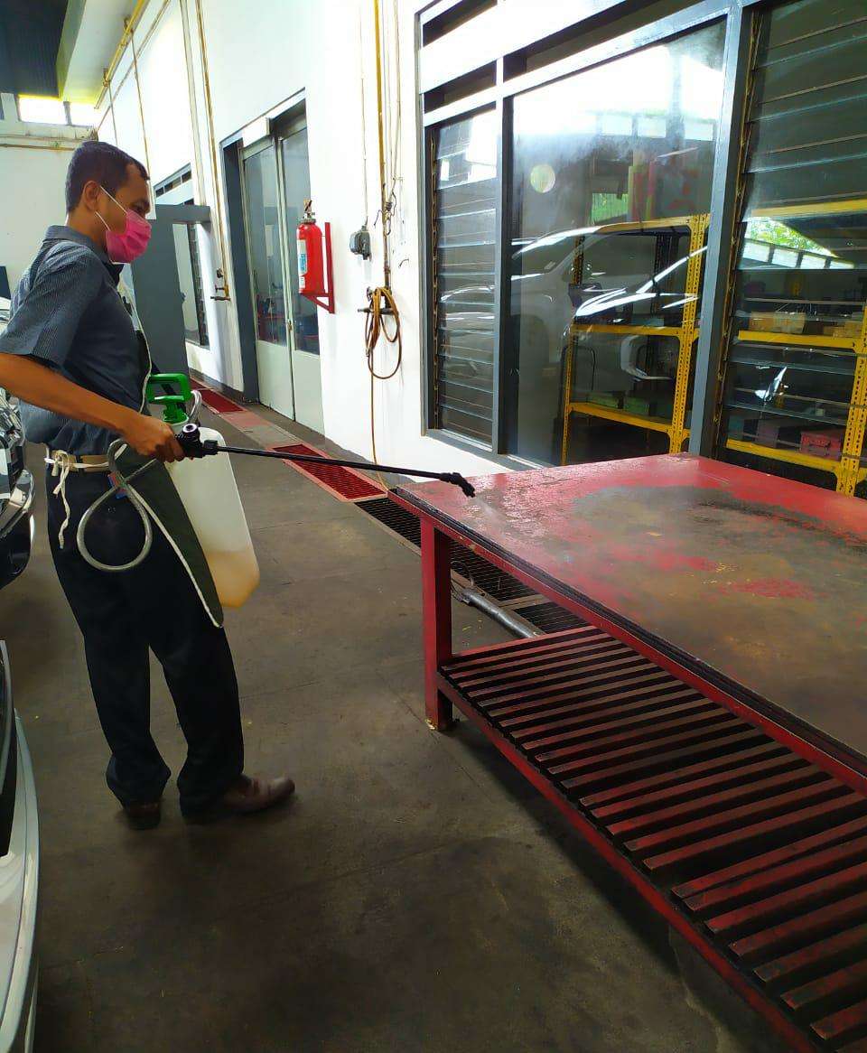 Pencegahan Covid-19 di diler resmi Mitsubishi Fuso.