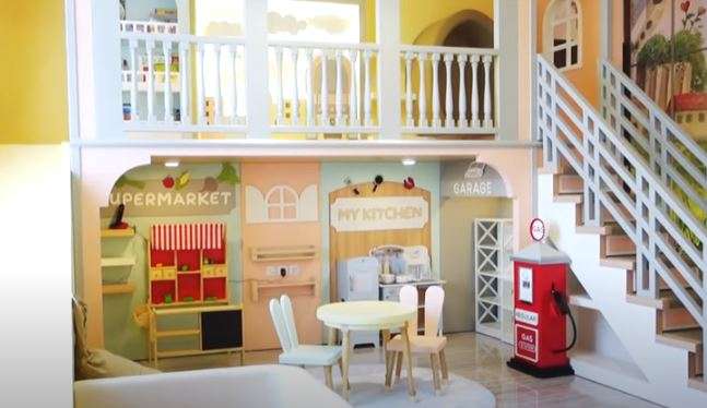 Playroom putri Momo