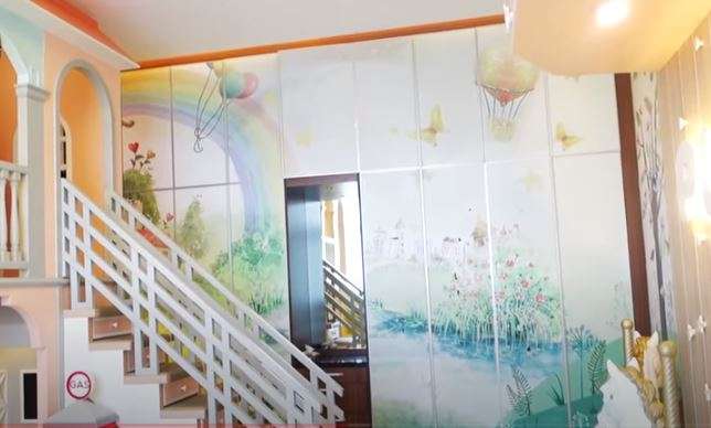 Playroom putri Momo