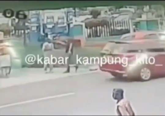 Pria bermobil tendang Mas Nasib