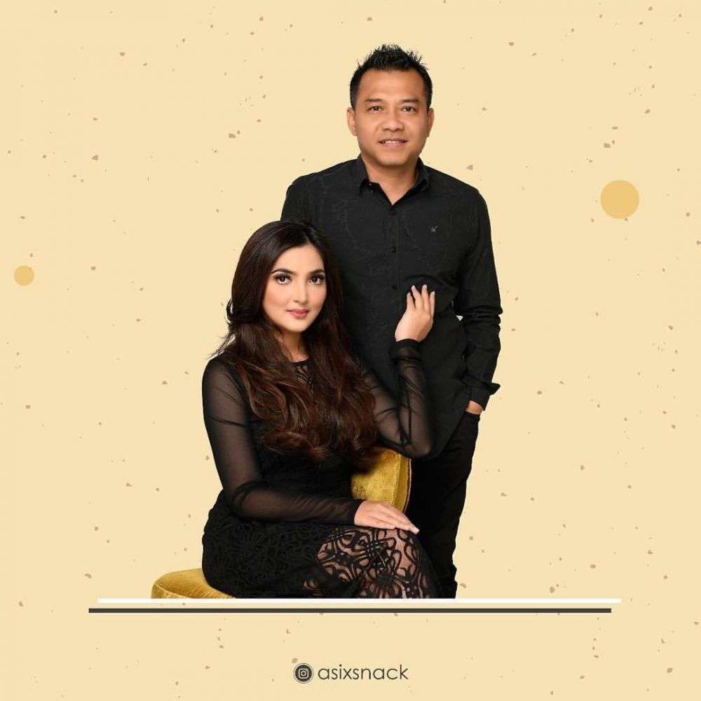 Seleb menikah dengan anak pejabat