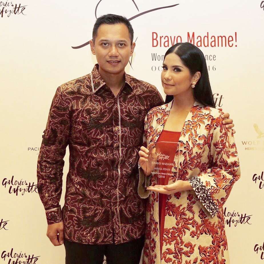 Seleb menikah dengan anak pejabat