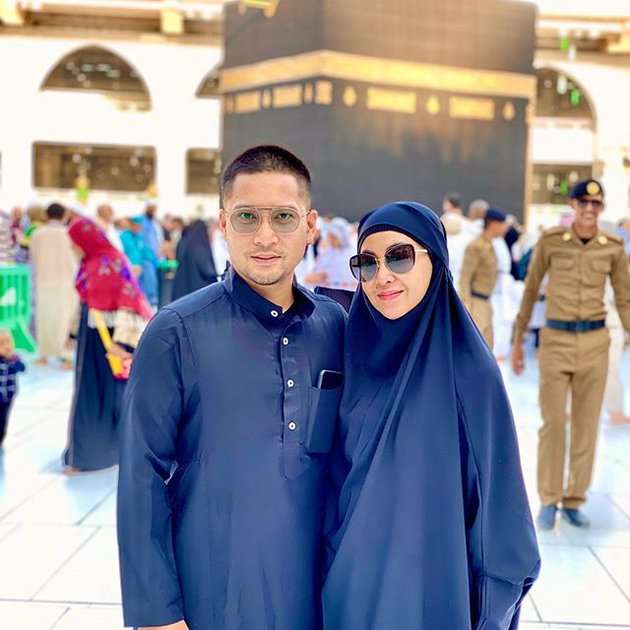 Seleb menikah dengan anak pejabat