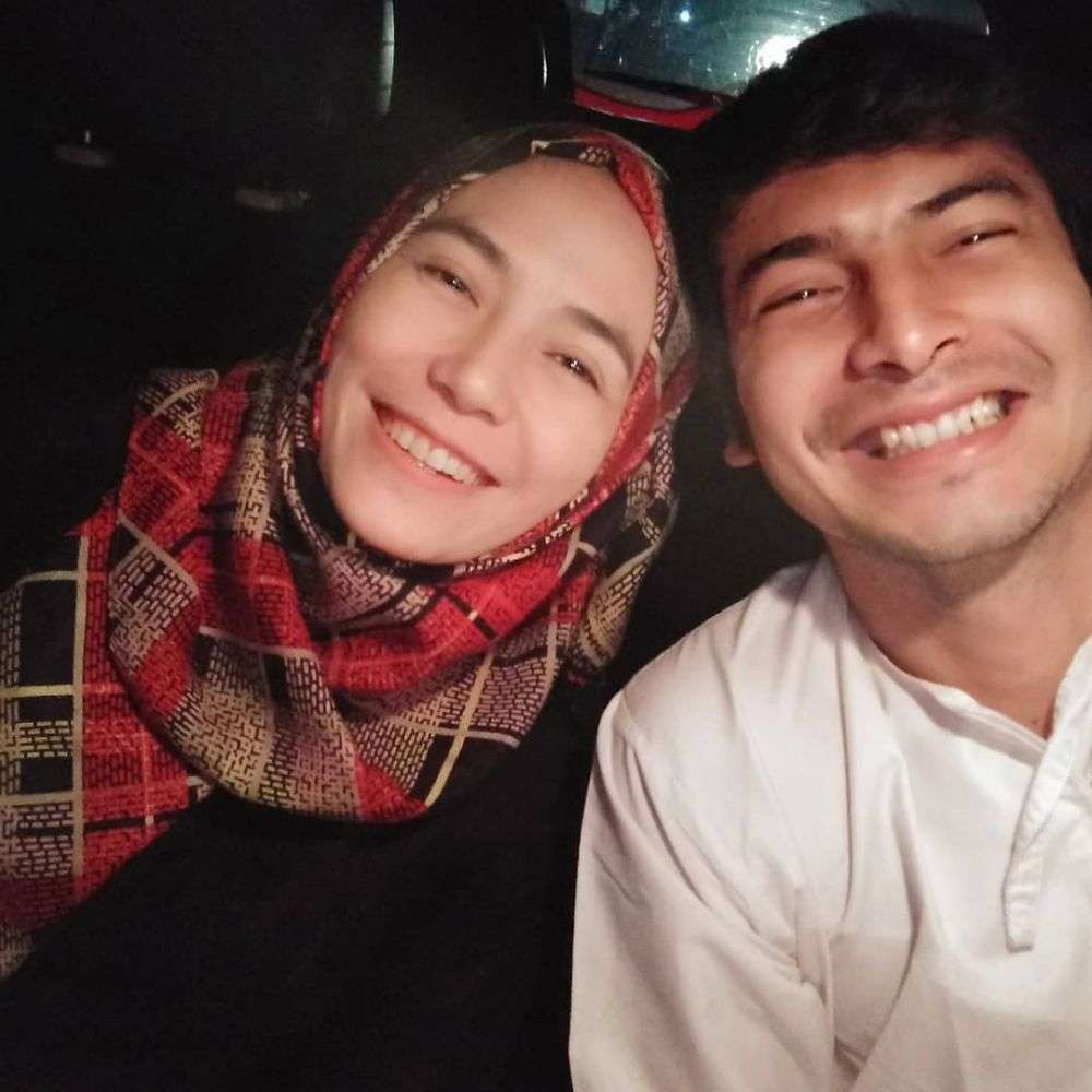 Seleb menikah dengan anak pejabat