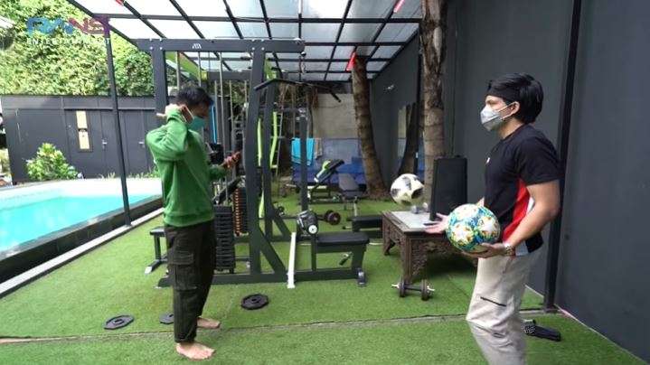 Tempat gym rumah Atta Halilitar