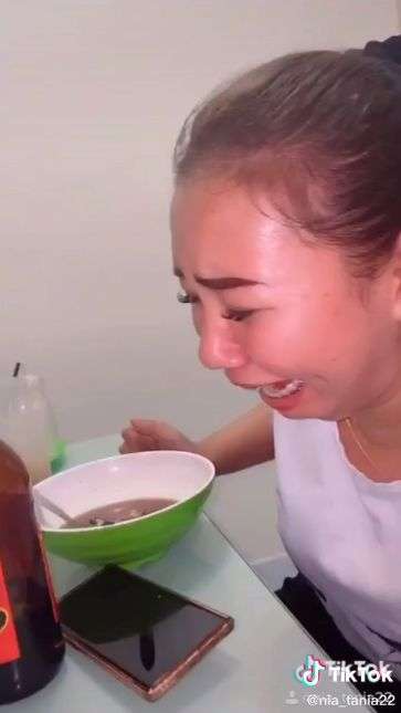 Menelan kecap