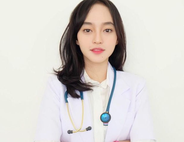 Seleb berprofesi dokter