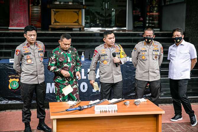 Sejam dan senpi pengikut HRS