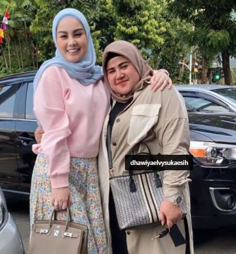 Dhawiyah dan Jennifer Dunn