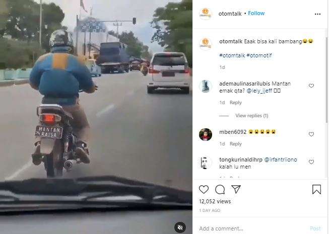 Siapakah yang mengemudikan motor berpelat Mantan Raisa