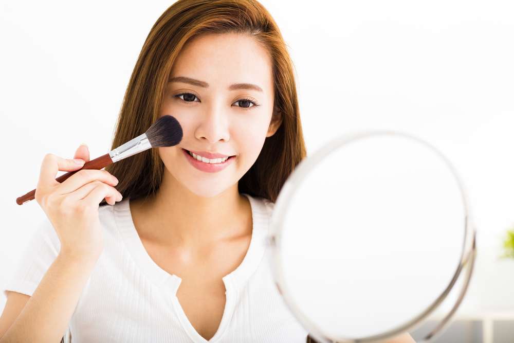Mengaplikasikan Blush