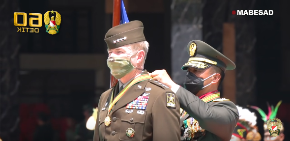Jendral TNI AD dan Jendral Amerika