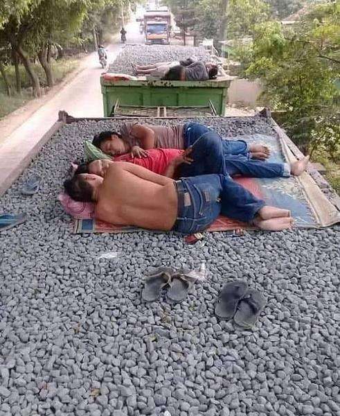 Begitu bangun badan langsung pegal-pegal.