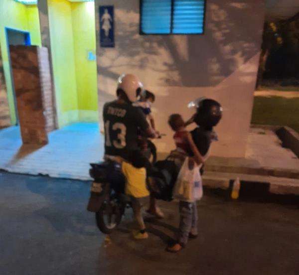 Keluarga tunawisma jadikan toilet umum sebagai rumah.
