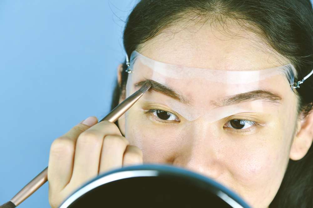 Memakai Brow Stencil Memakai Brow Stencil
