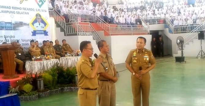 Pertemuan Gubernyr & Gurunya