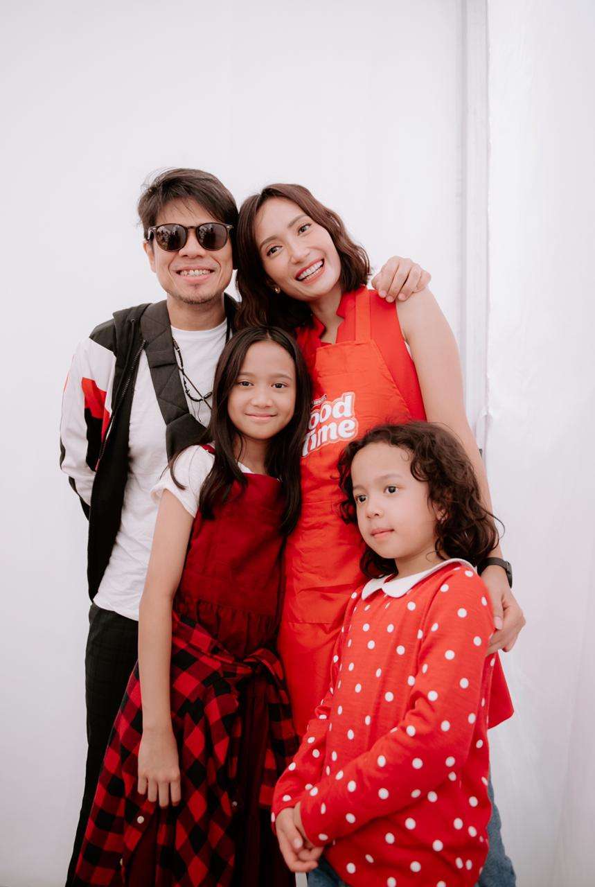 Artika Sari Devi & Keluarga