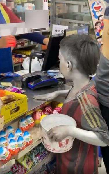 Tiap hari habis Rp7 ribu buat makan kucing jalanan.