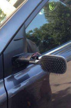 Bukannya bahaya kaca spion pakai cermin?