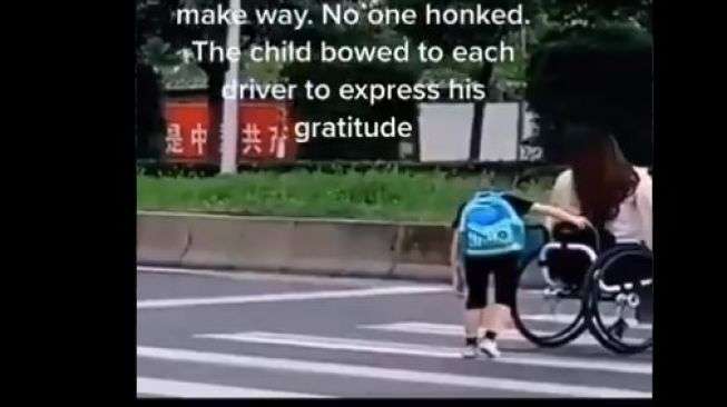 Bocah memberi hormat Bocah memberi hormat