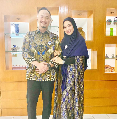 Nuri dan suami