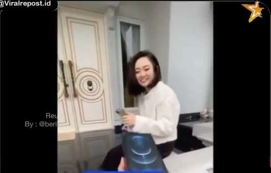 Pacar diberi hp mahal