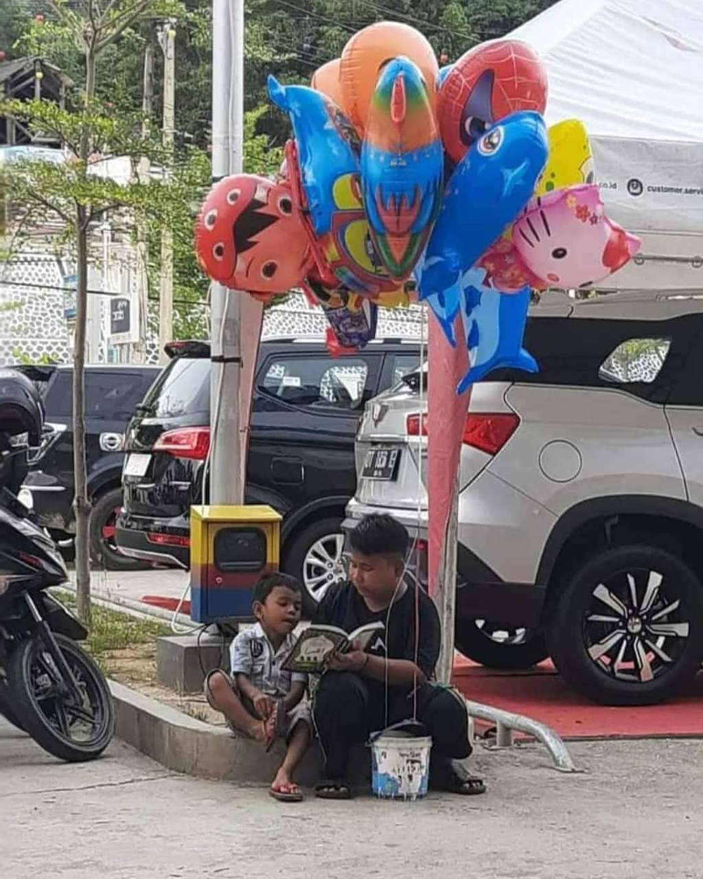Kakak beradik baca Iqra