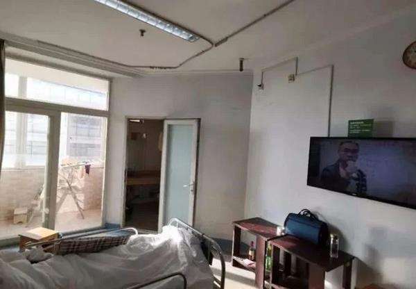 Kamar rumah sakit malah dijadikan tempat tinggal.