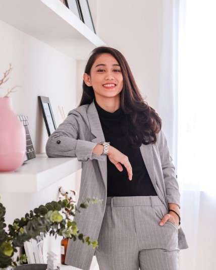 Athira Farina pilot cantik